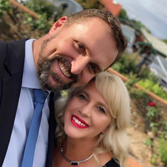 Meet your Posher, Lara - Picture 1 of 1